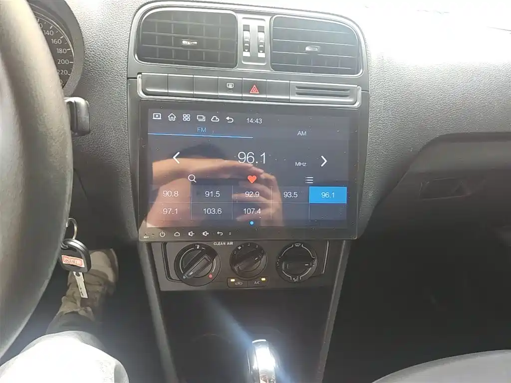 Volkswagen Polo 2016 1.4L Automatic Trend фото 13