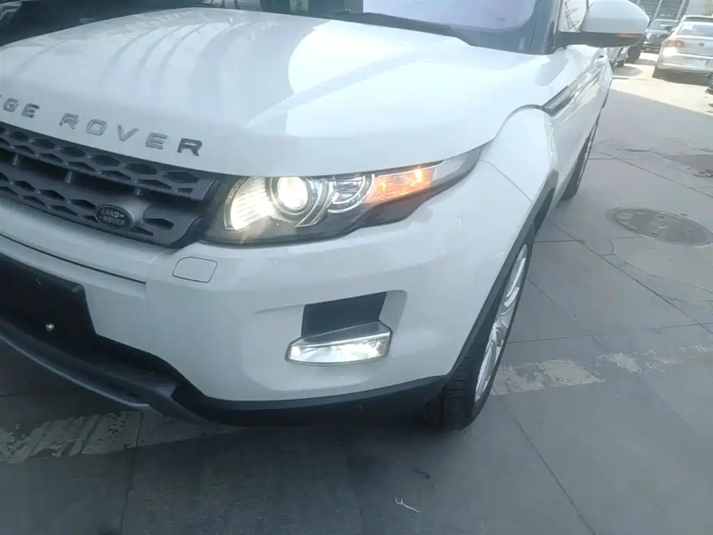Land Rover Range Rover Evoque 2015 2.0T 5-Door Intelligent Edition фото 24