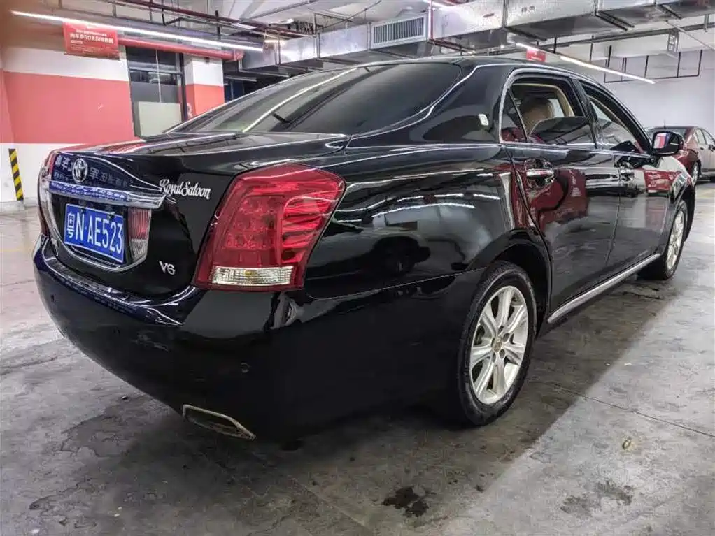 Toyota Crown 2010 3.0L Royal Saloon фото 4