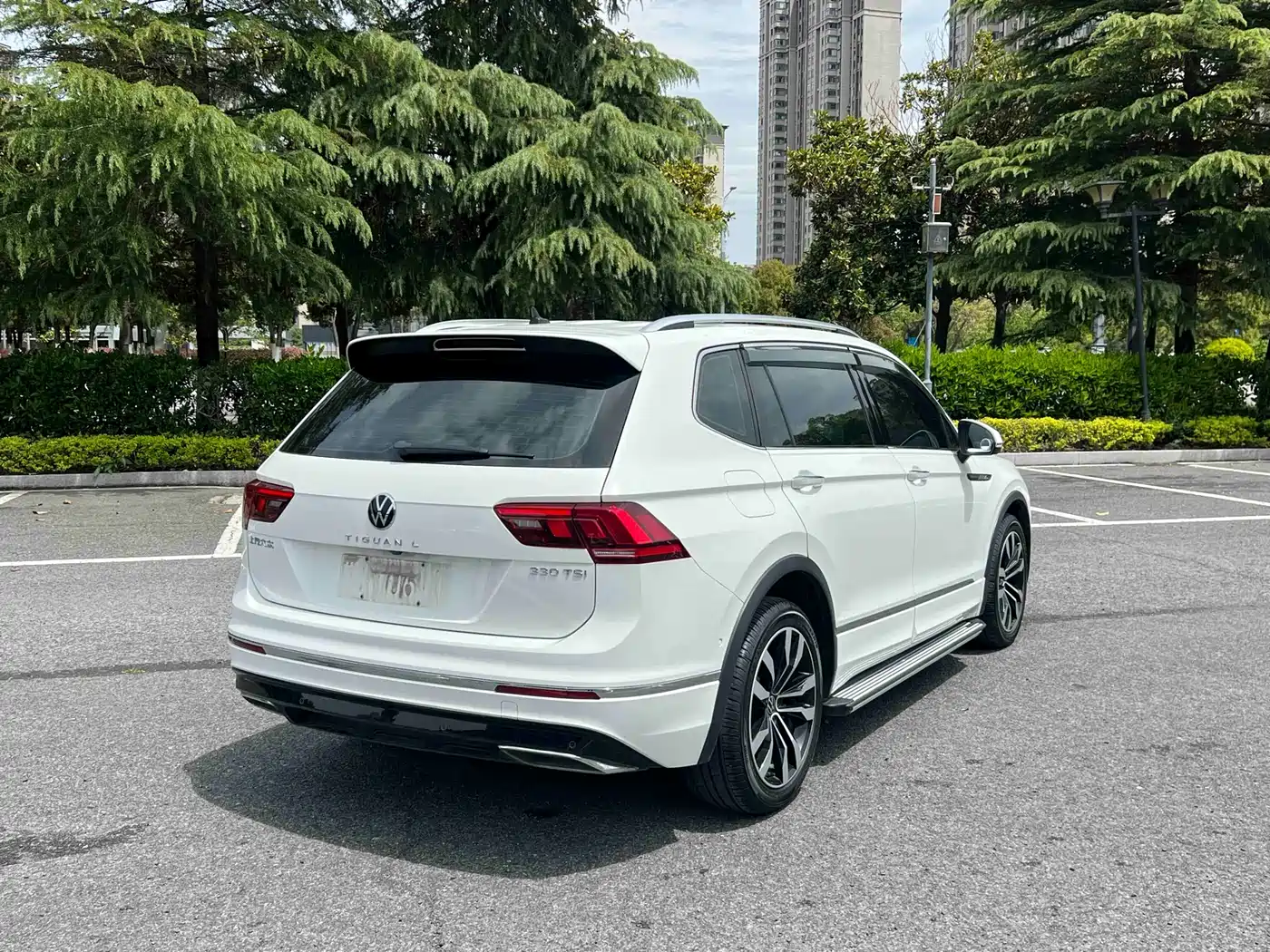 Volkswagen Tiguan L 2021 330TSI Automatic 2WD R-Line Premium фото 3
