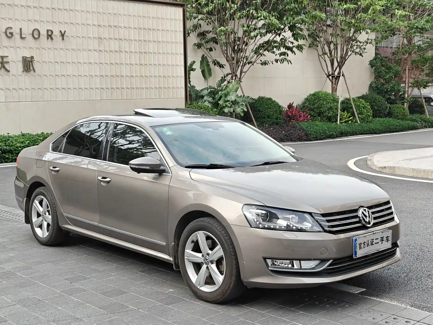 Volkswagen Passat 2015 1.8TSI DSG Prestige Edition фото 3