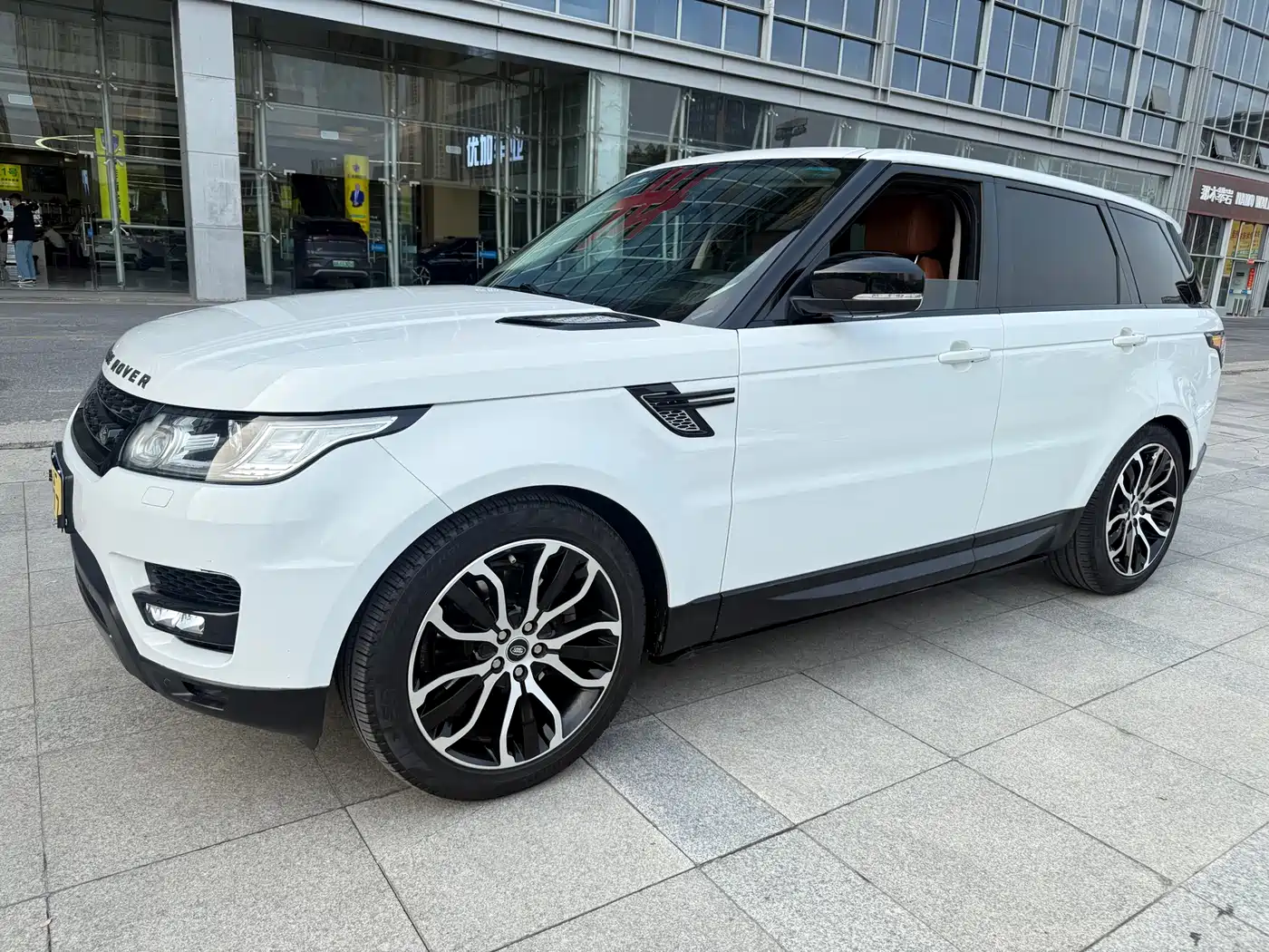Land Rover Range Rover Sport 2016 Model 3.0 SC V6 HSE DYNAMIC фото 3