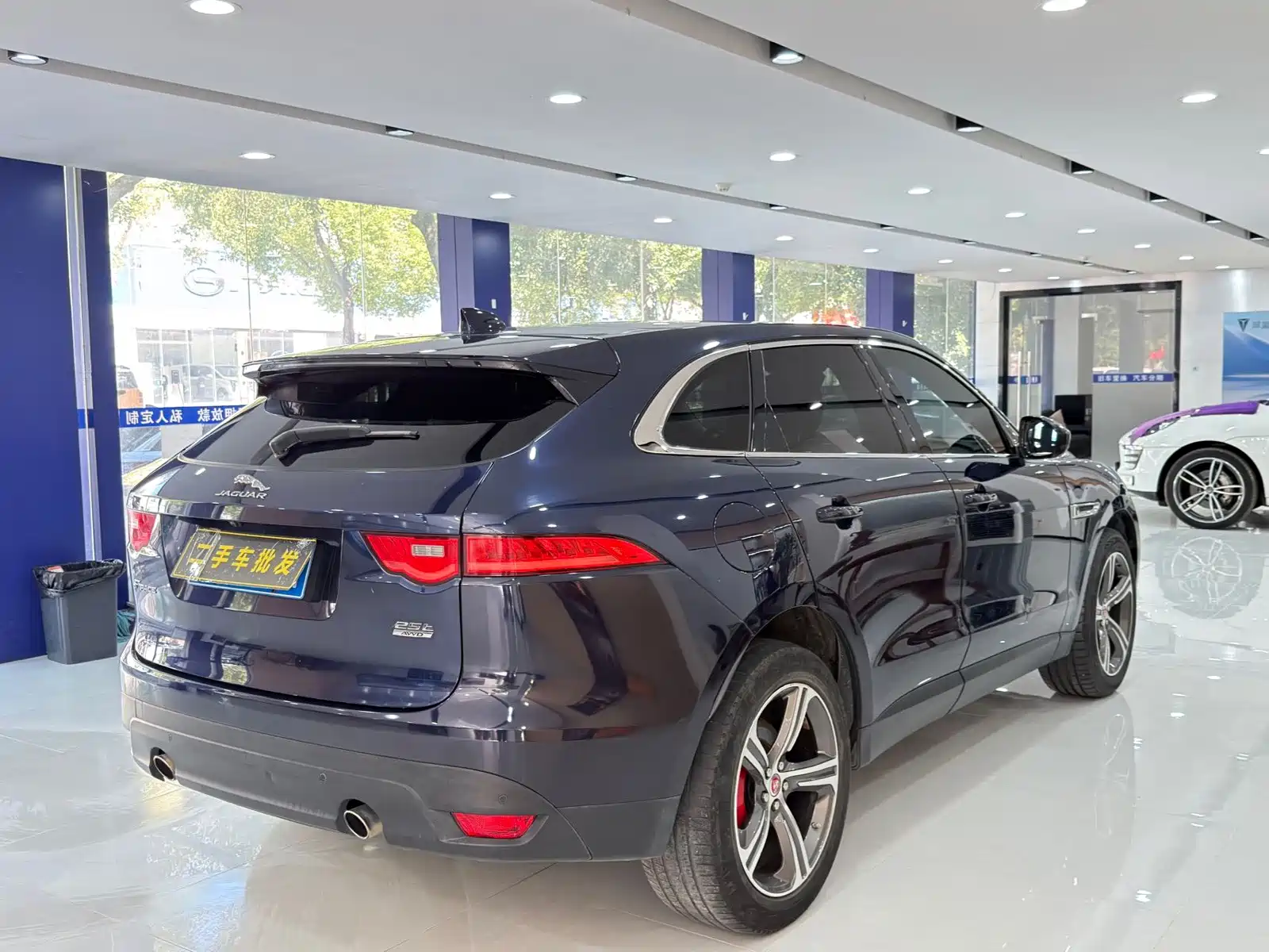 Фото 7 - Jaguar F-PACE