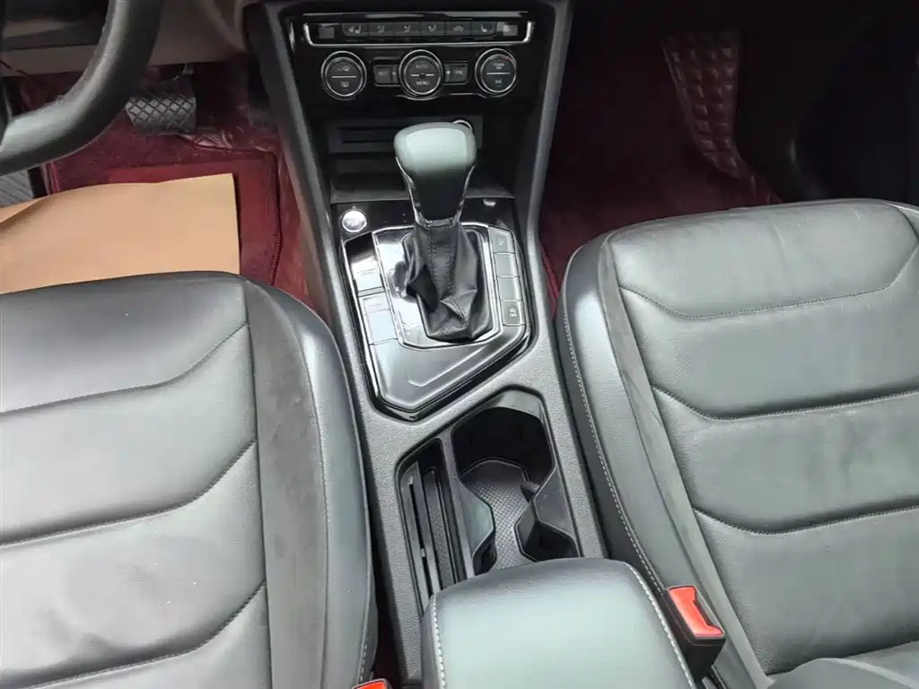 Volkswagen Tiguan L 2018 Facelift 330TSI Automatic 2WD Luxury Edition фото 14