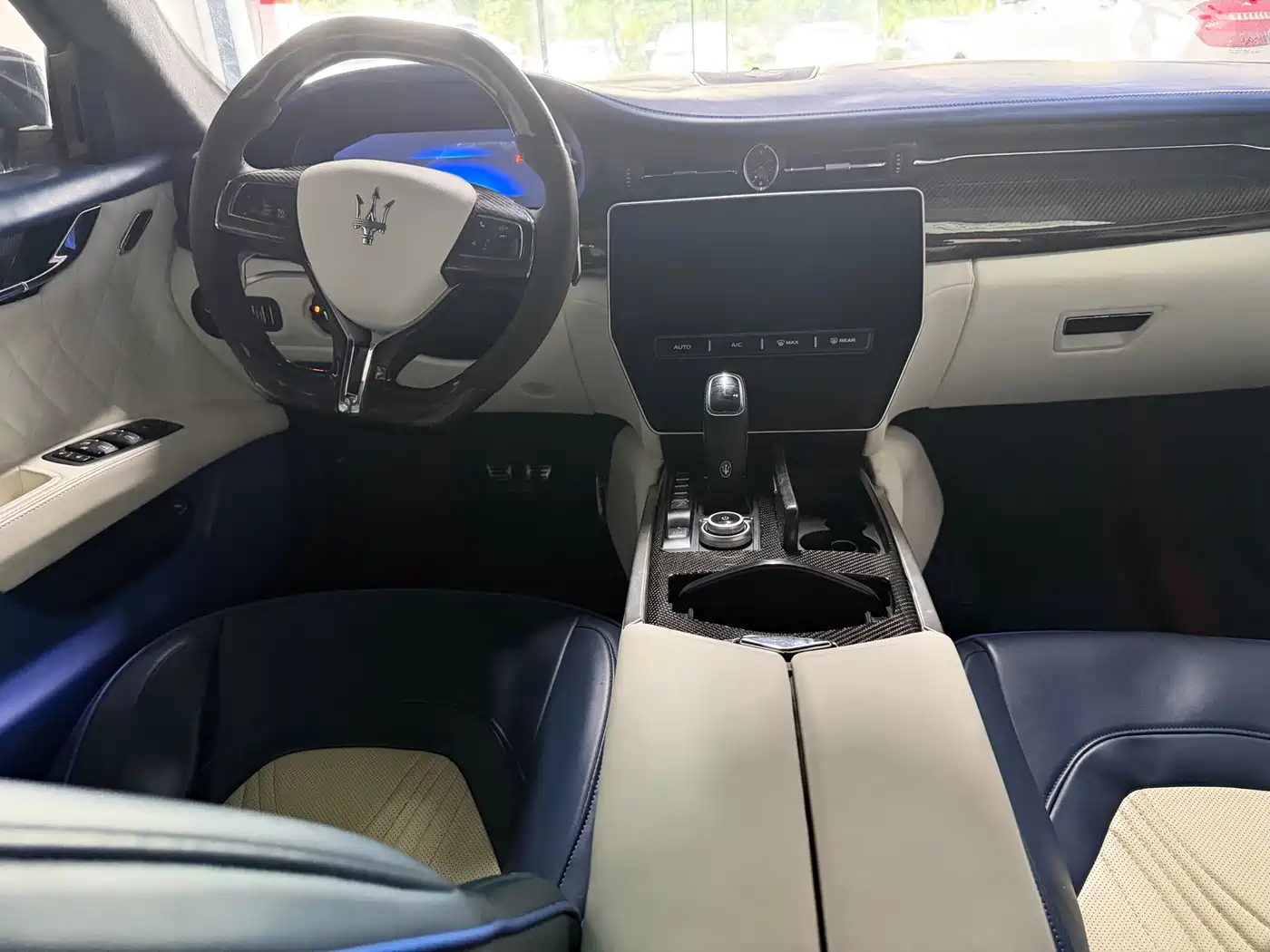 Фото 12 - Maserati Quattroporte