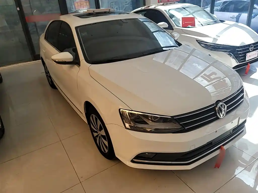 Volkswagen Sagitar 2018 1.6L Automatic Comfort фото 4