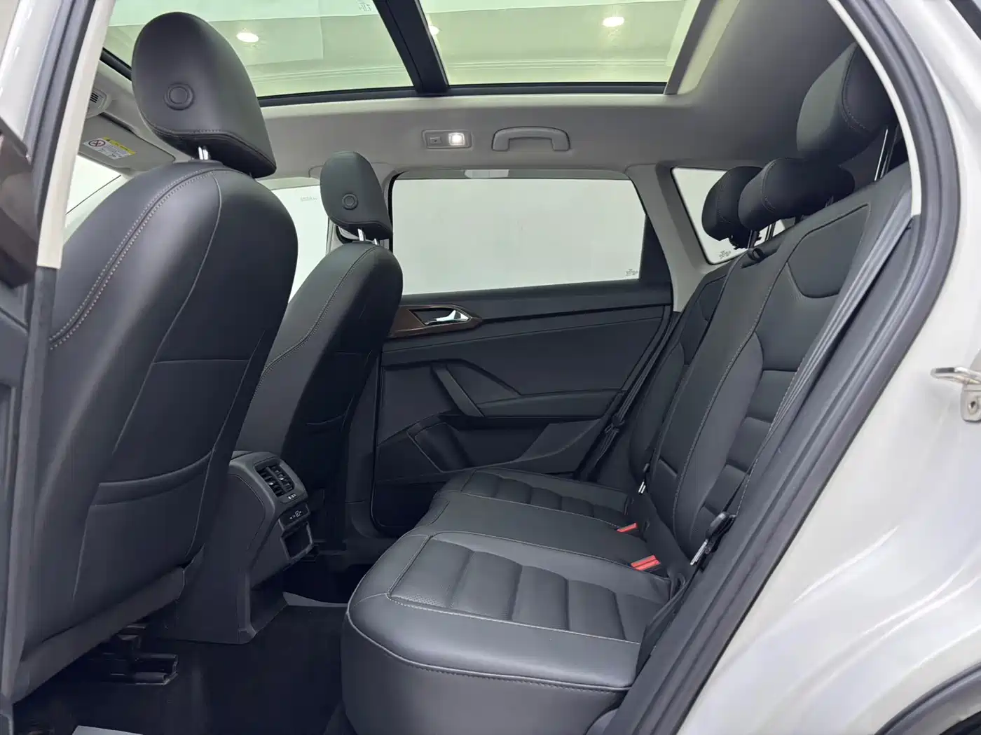 Volkswagen Tharu 2022 280TSI FWD Luxury Edition фото 5