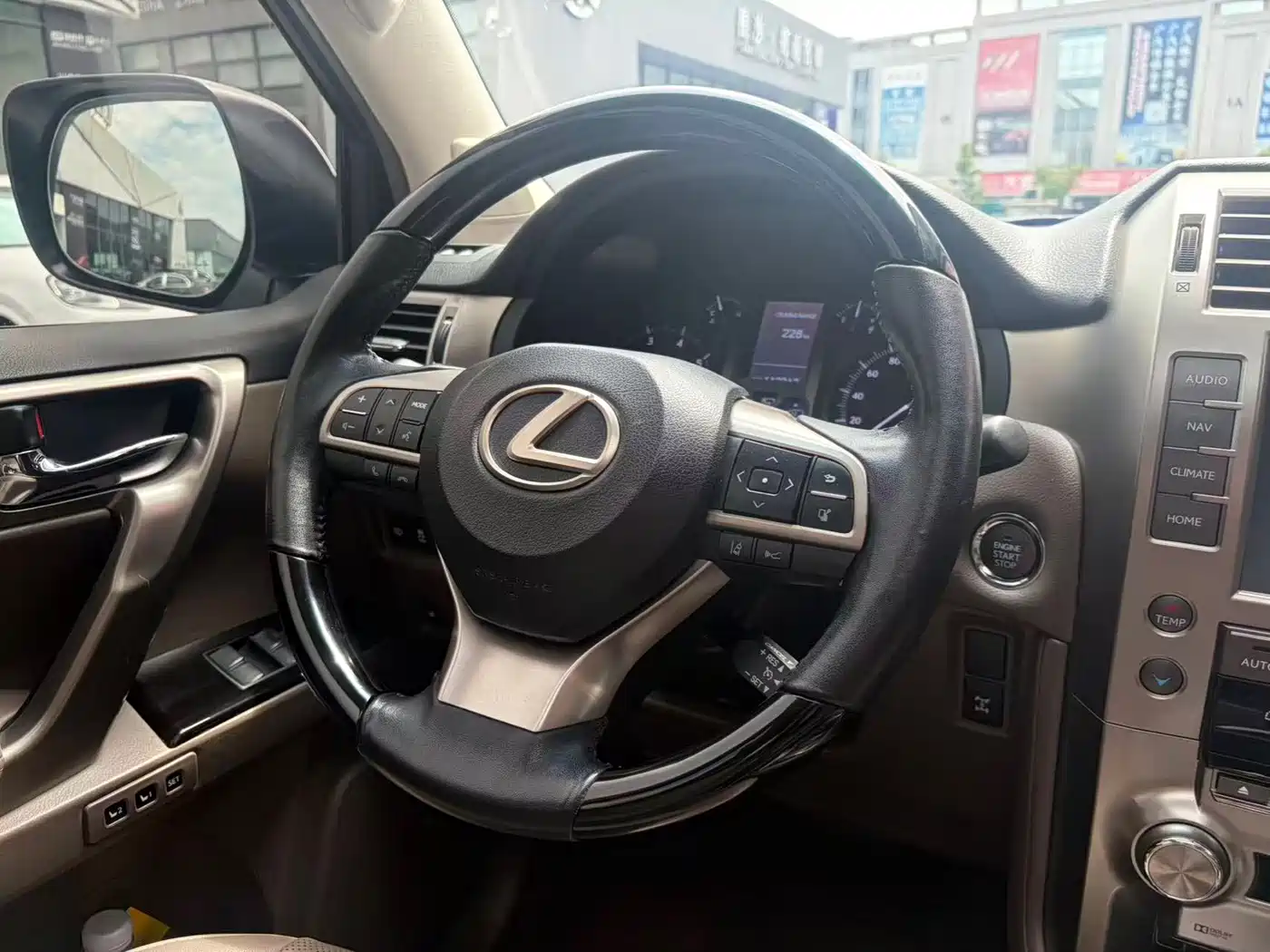 Фото 8 - Lexus GX