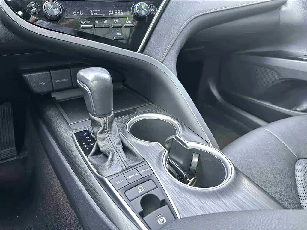 Toyota Camry 2021 2.5G Luxury Edition фото 22