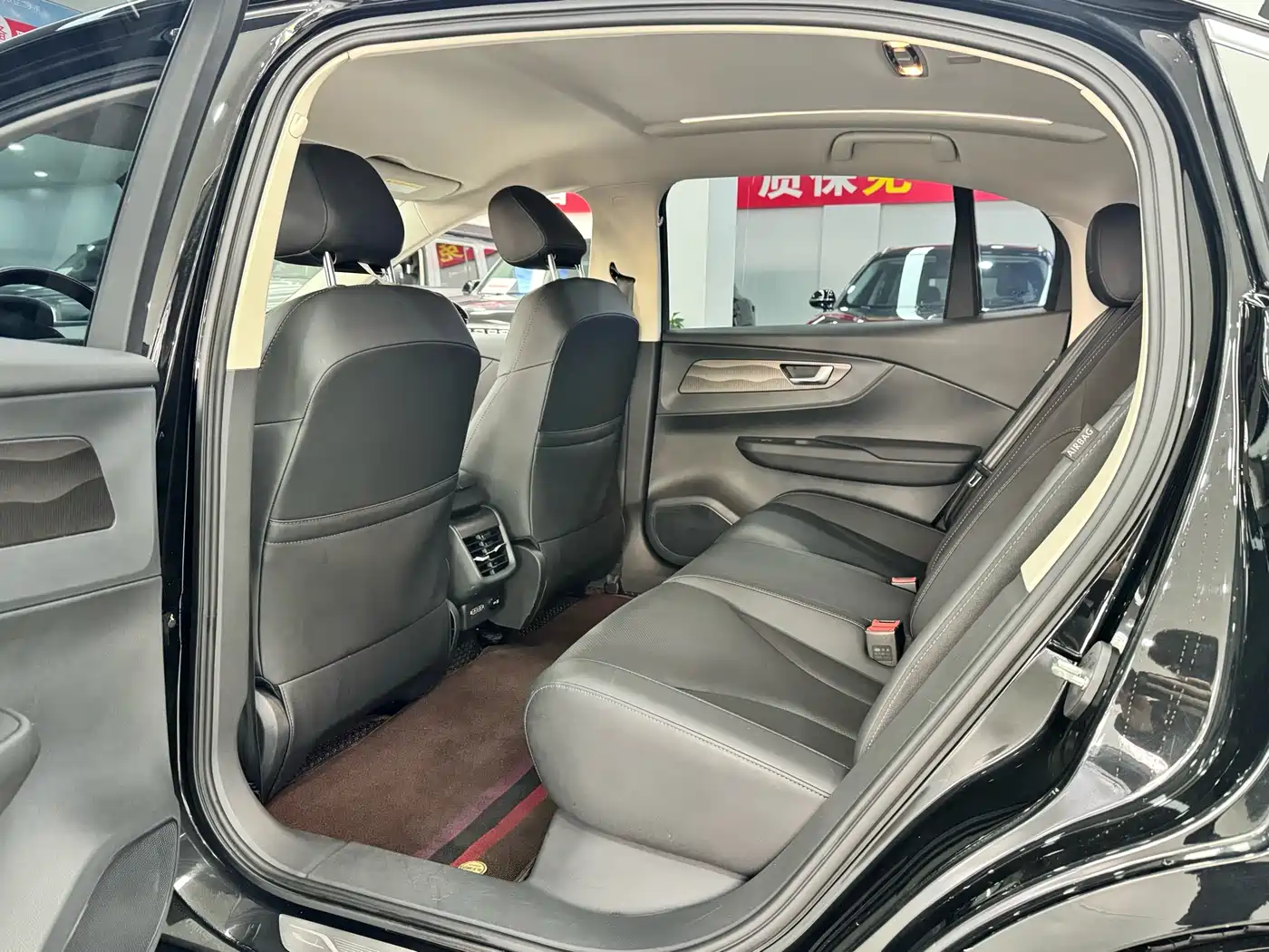 Hongqi E-QM5 2022 431km Charging Enjoyment Edition фото 6