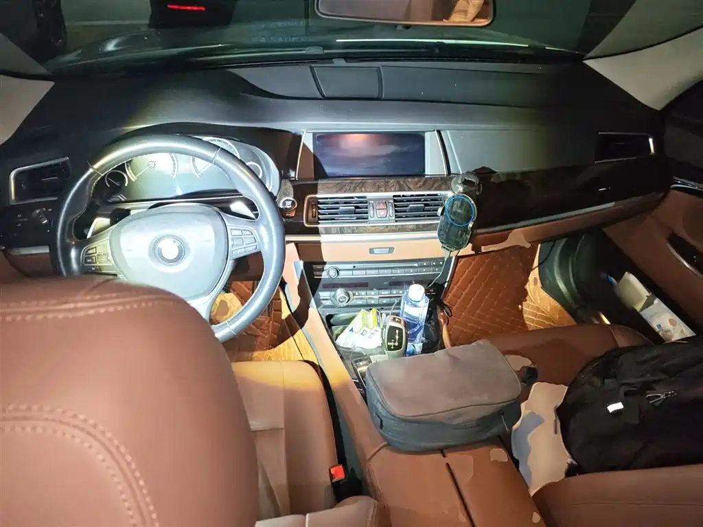 BMW 5 Series GT 2015 535i Leading фото 6