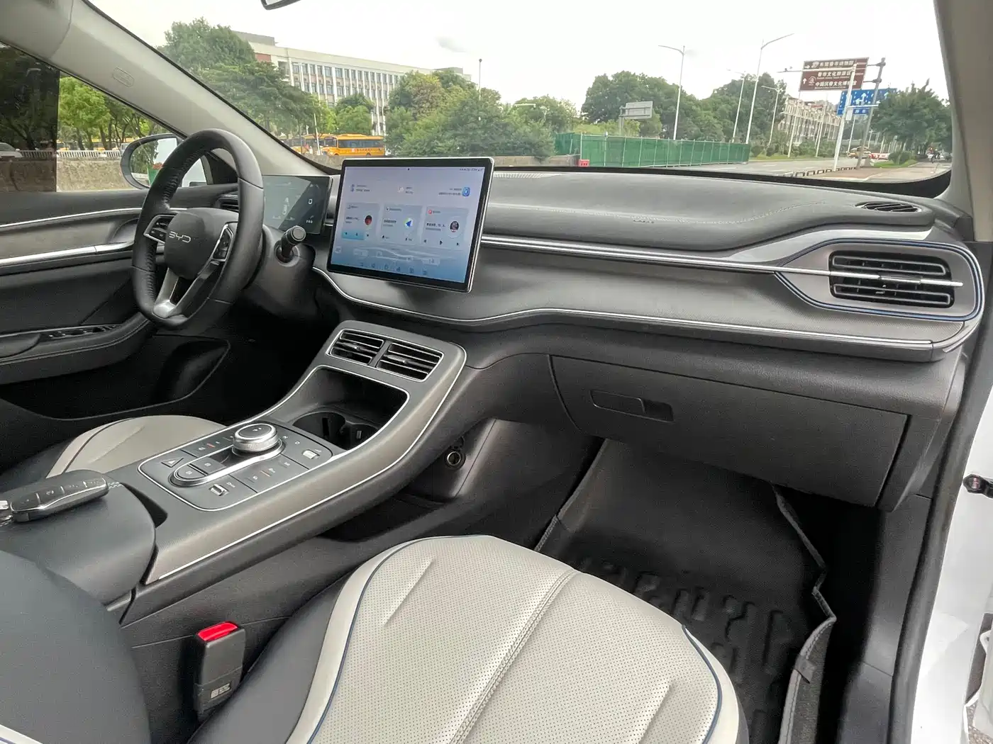 BYD Destroyer 05 2024 Glory Edition DM-i 120KM Luxury фото 11