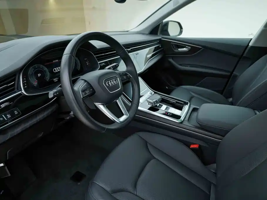 Audi Q8 2023 2022 55 TFSI Luxury Dynamic