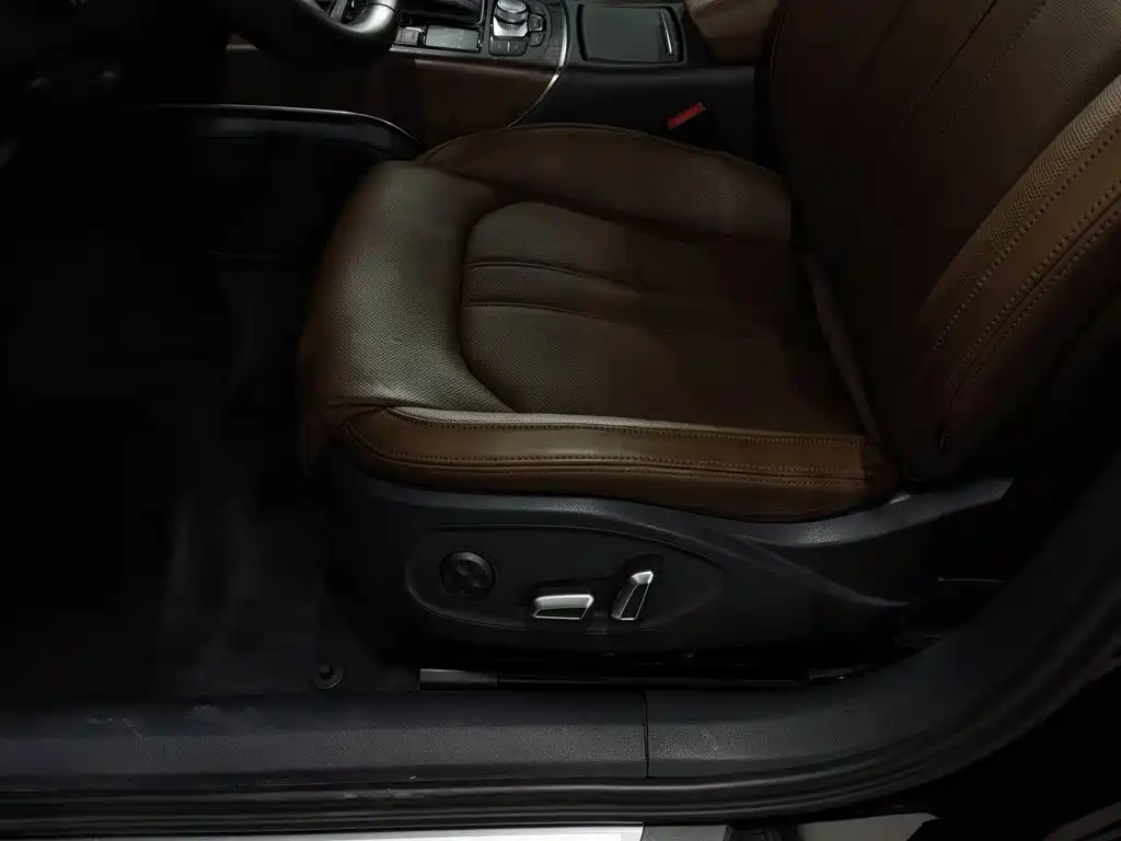 Фото 20 - Audi A6L