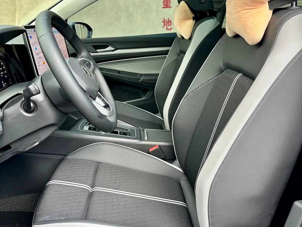 Volkswagen Golf 2026 300TSI Pro фото 8