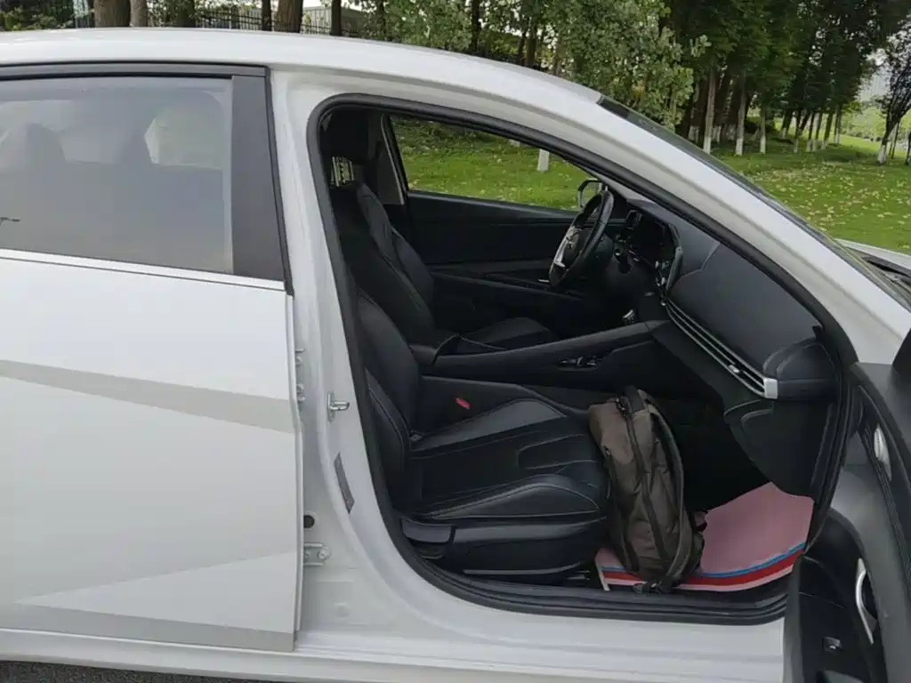 Фото 25 - Hyundai Elantra