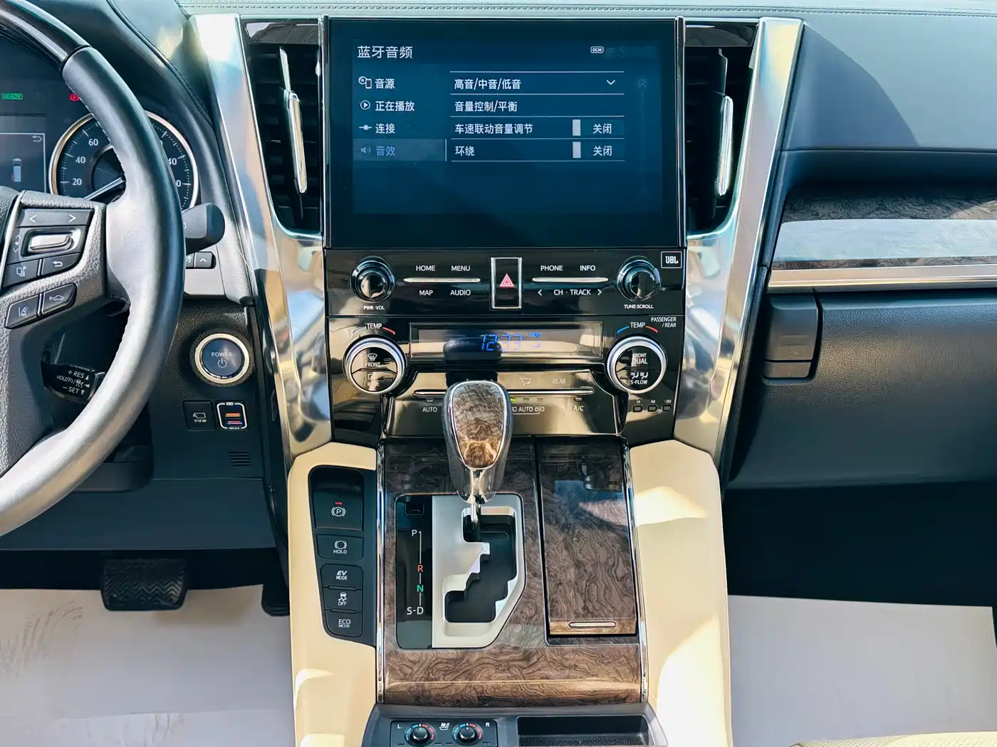 Toyota Alphard 2021 Hybrid 2.5L Premium фото 29