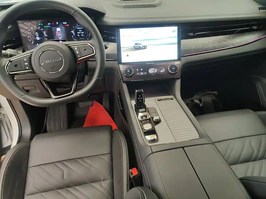 Photo 10 - Lynk & Co 09