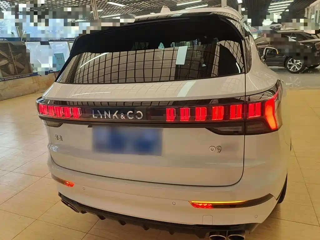 Photo 6 - Lynk & Co 09