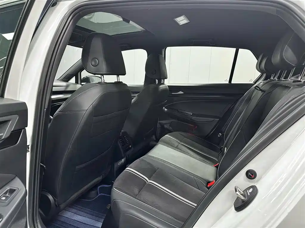 Volkswagen Golf 2023 280TSI DSG R-Line Lite фото 15