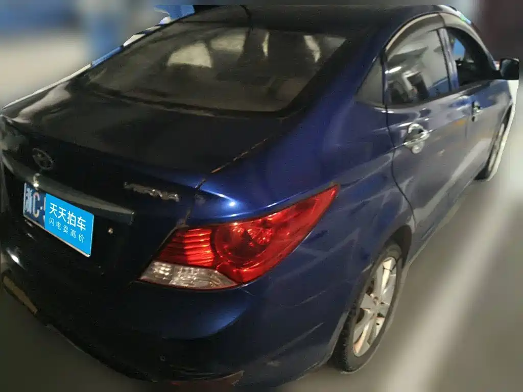 صورة 2 - Hyundai Verna