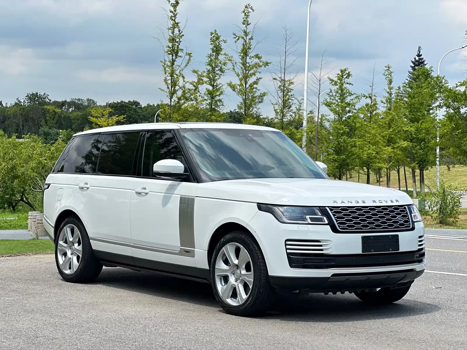Photo 3 - Land Rover Range Rover