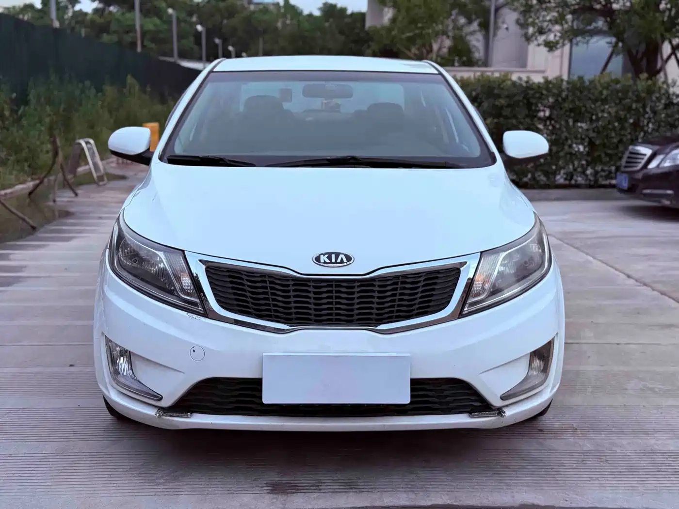 Kia K2 2013 2012 Sedan 1.4L AT GLS Commemorative Edition