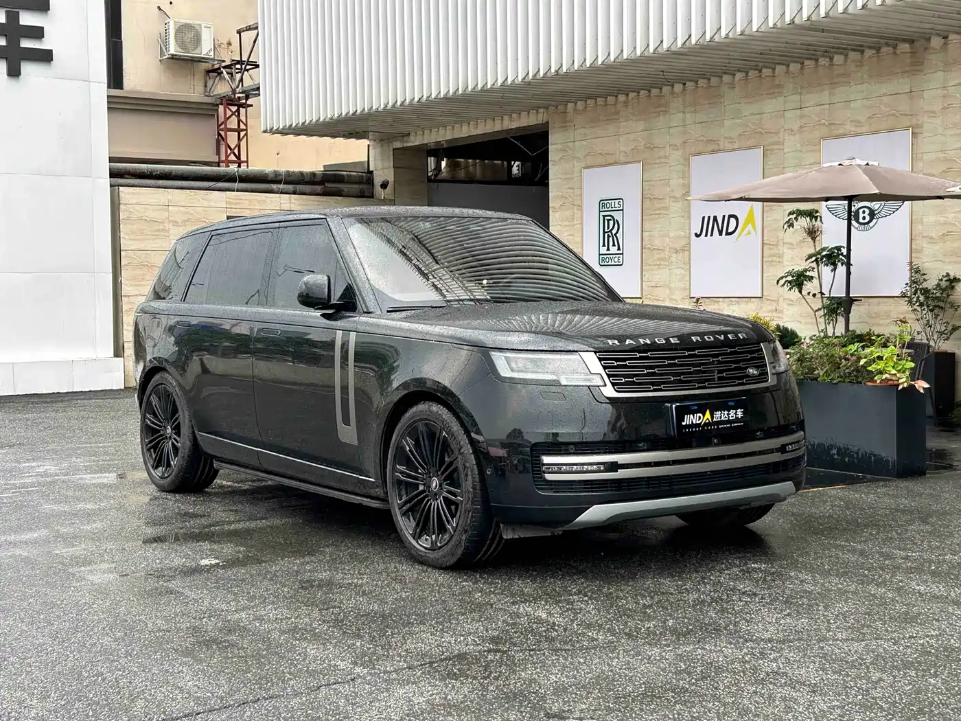 Land Rover Range Rover 2023 3.0 L6 400PS Golden Age 7-Seater Long Wheelbase