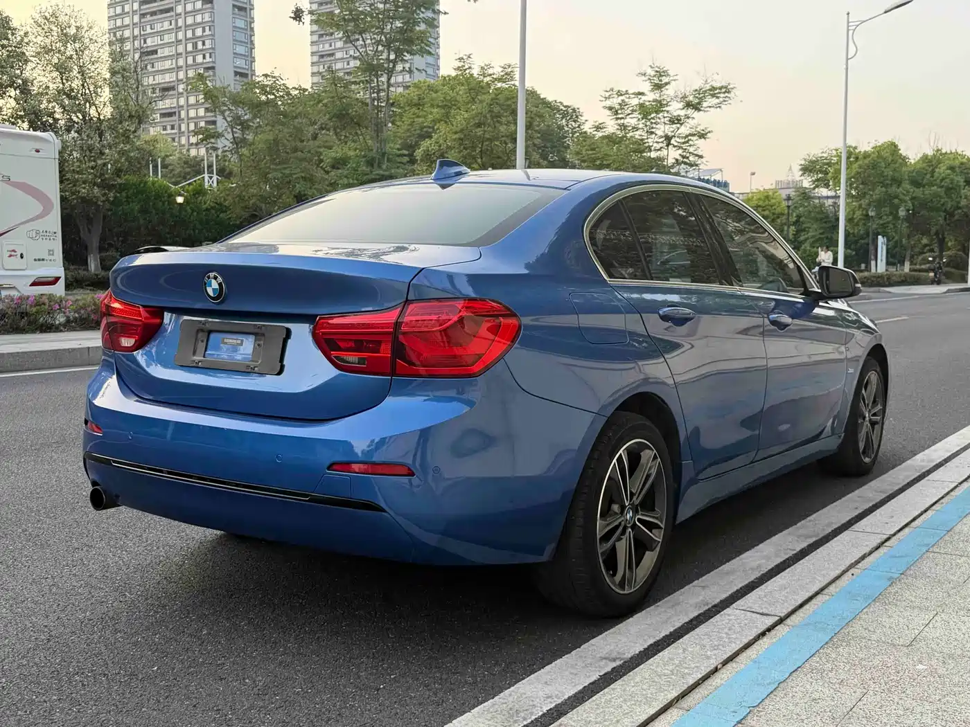BMW 1 Series 2018 118i Sport Edition фото 5