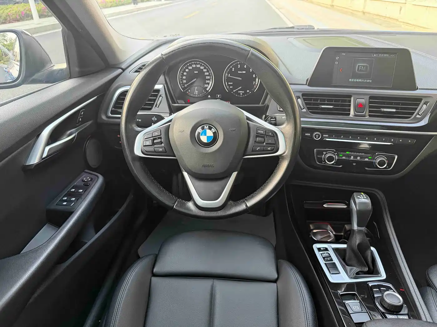 BMW 1 Series 2018 118i Sport Edition фото 9