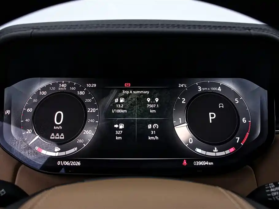 Land Rover Range Rover 2023 3.0 L6 360PS Golden Age Edition фото 6
