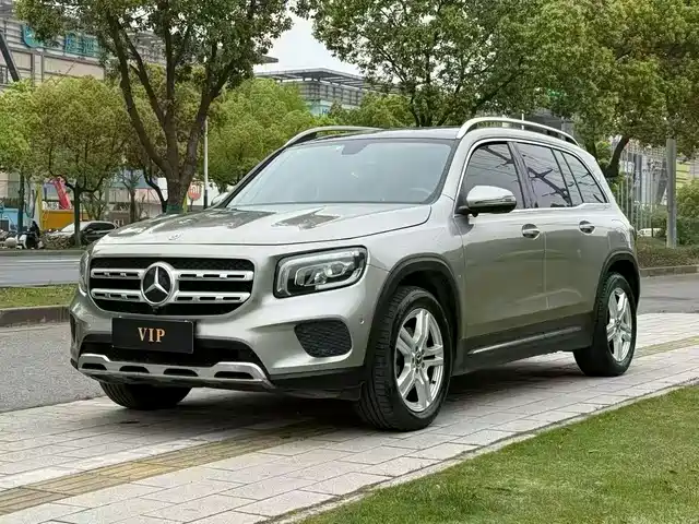 MERCEDES-BENZ GLB