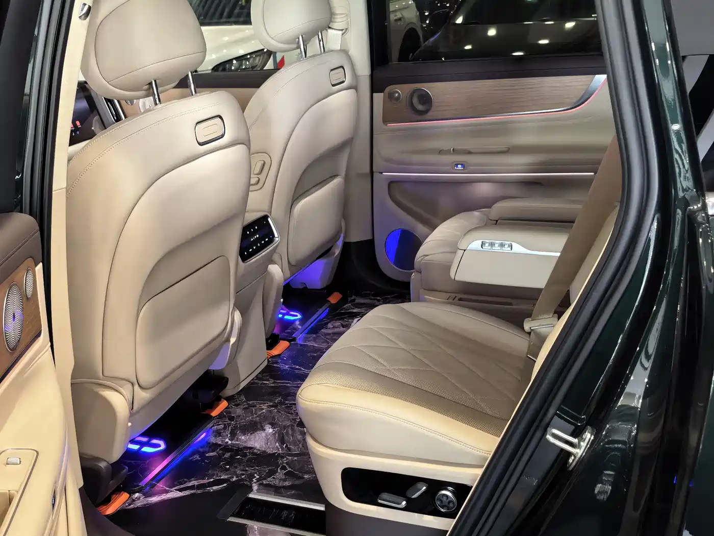 AITO Wenjie AITO M9 2024 Range Extender Ultra 52kWh 6-seater фото 7
