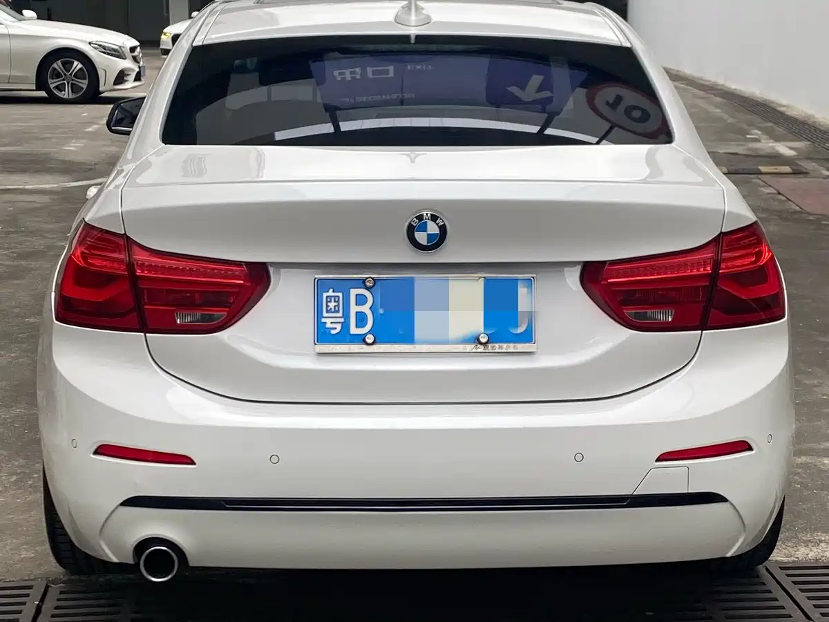 BMW 1 Series 2018 118i Sport Edition фото 12