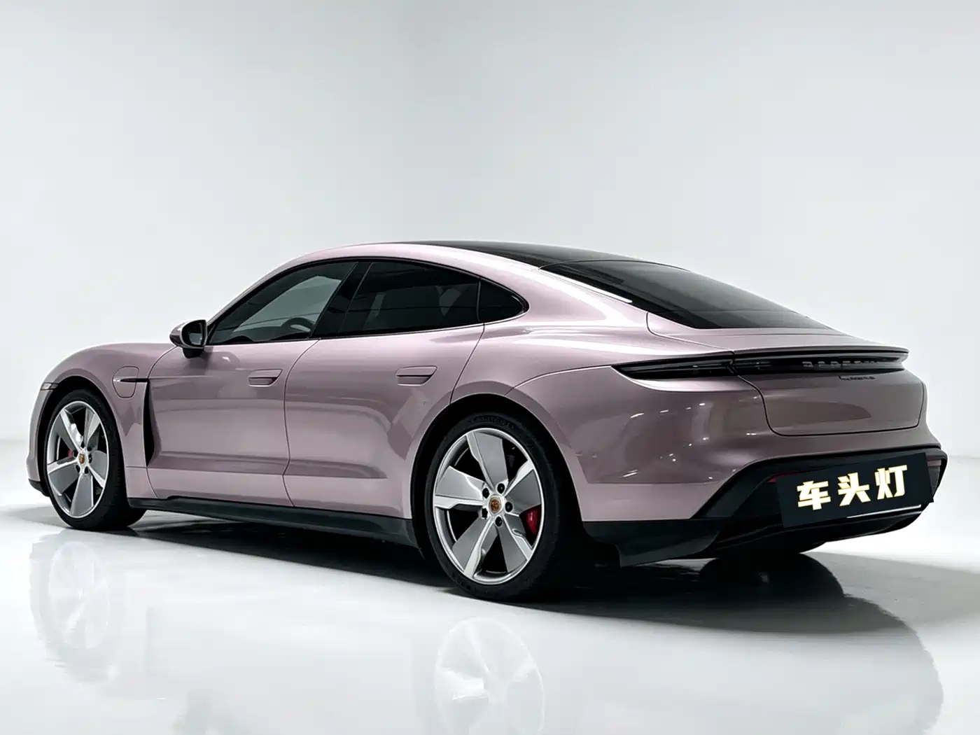 Фото 9 - Porsche Taycan