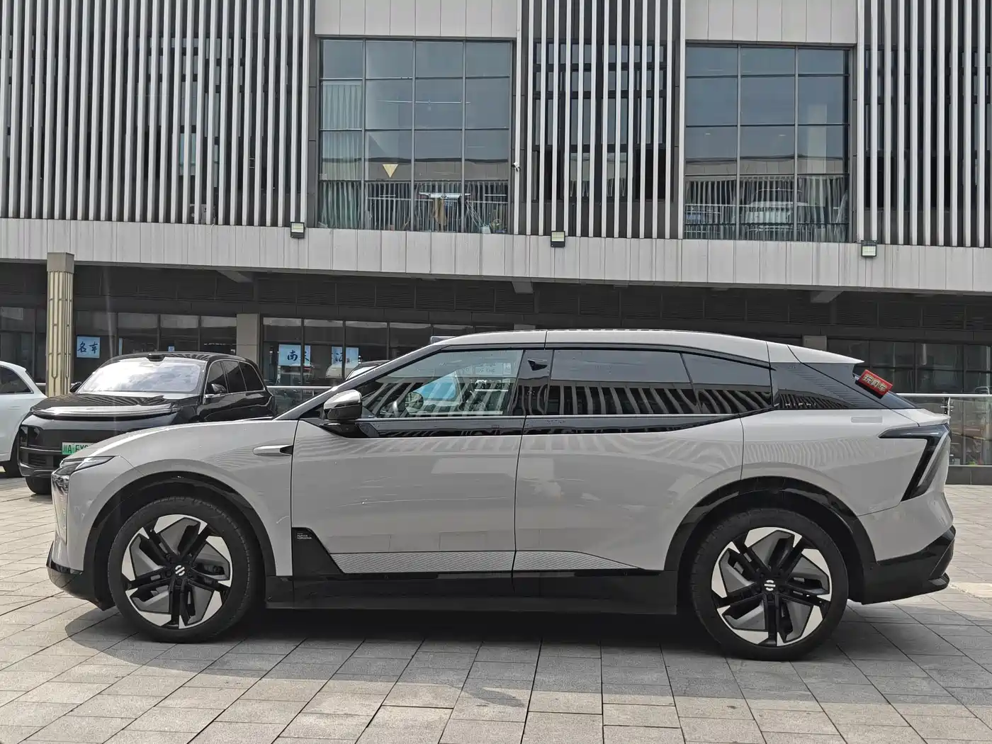 HiPhi Y 2025 2023 560km Pioneer Edition