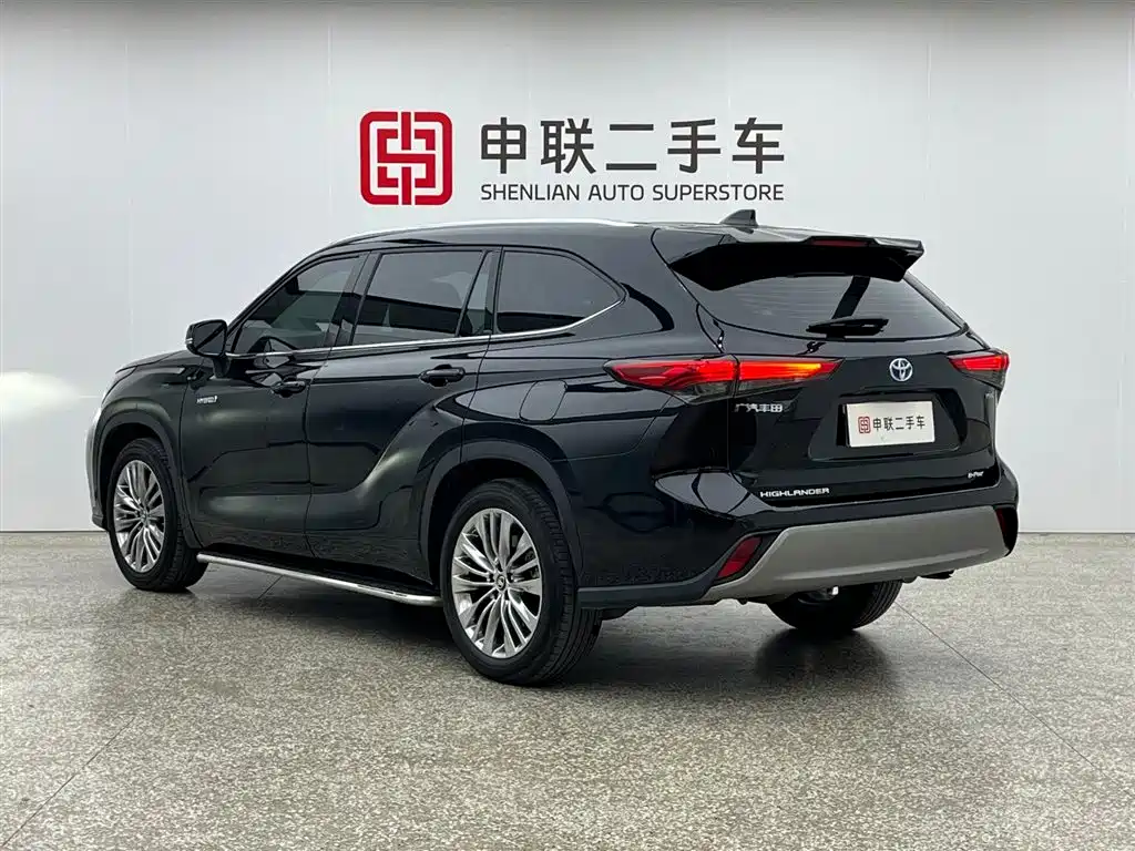 Toyota Highlander 2023 2.5L Smart Hybrid Dual Engine AWD Luxury 7-Seater фото 4