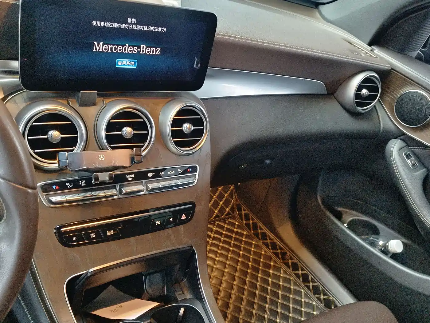 Mercedes-Benz GLC 2020 Facelift GLC 300 L 4MATIC Dynamic фото 10