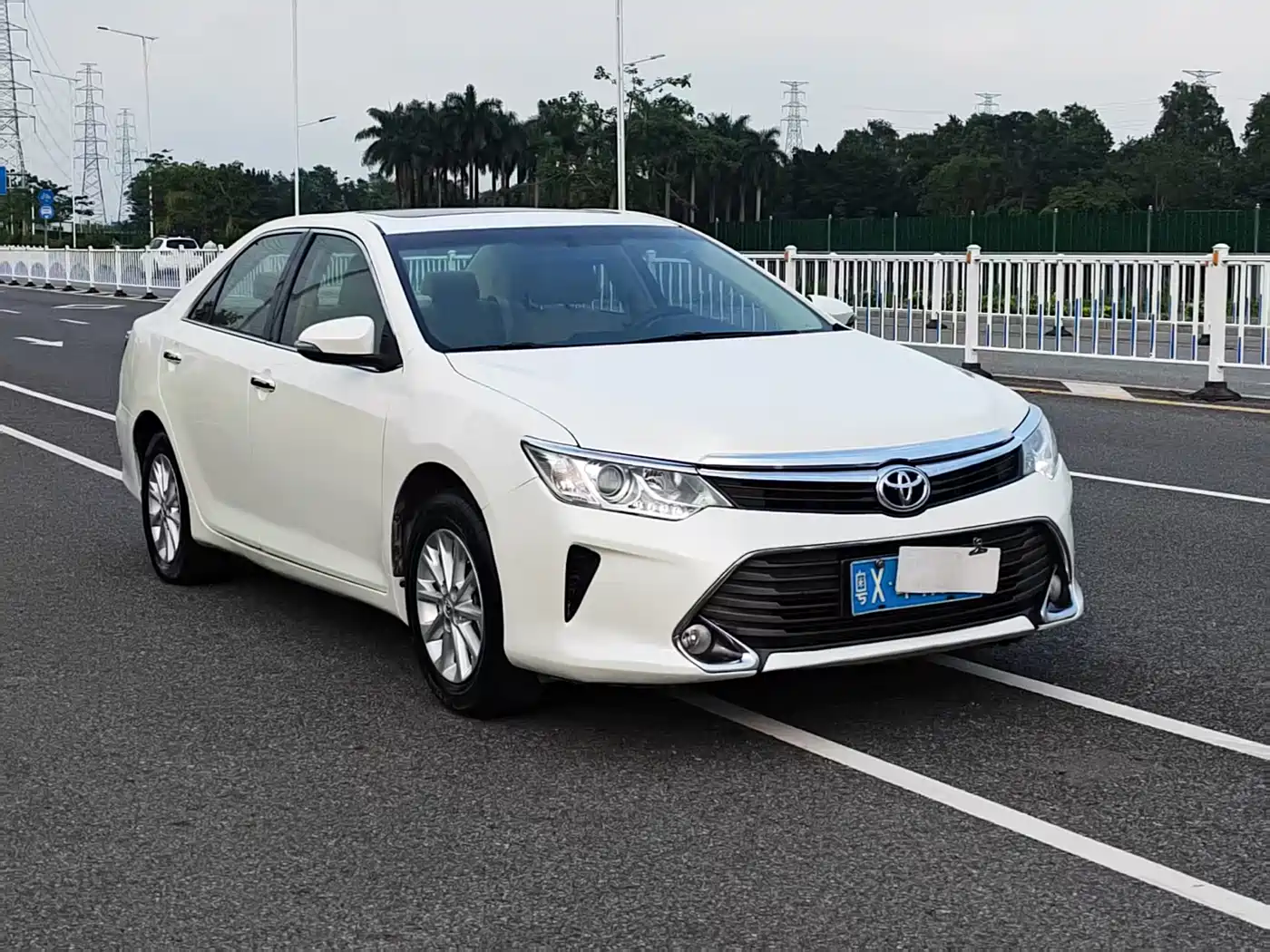 Toyota Camry 2015 2.0E Elite Edition фото 3