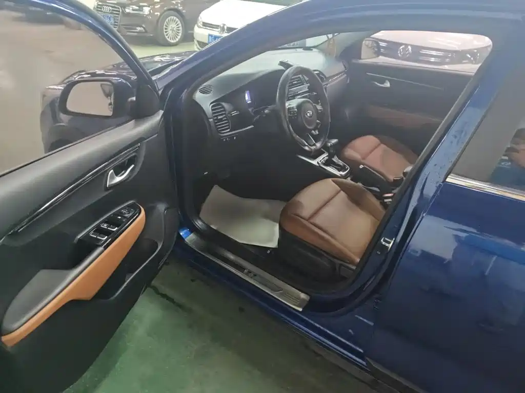 Kia KX CROSS 2018 2017 1.4L AT GLS