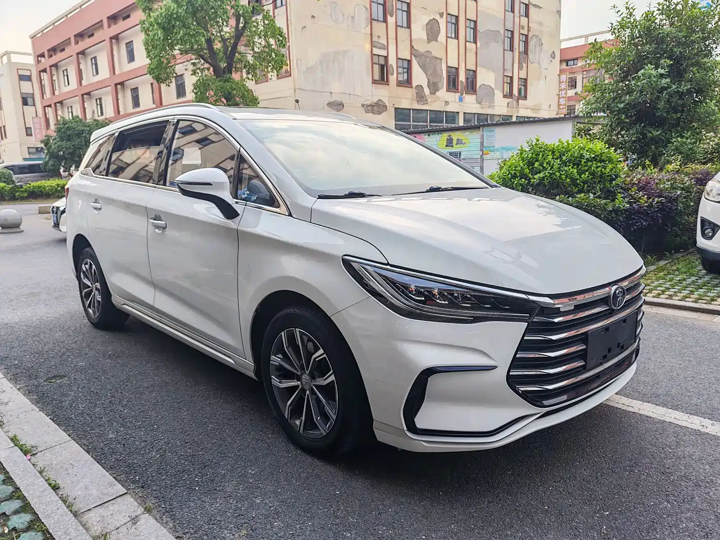 BYD Song MAX 2021 Upgrade 1.5T Automatic Luxury Edition 6-Seater фото 3