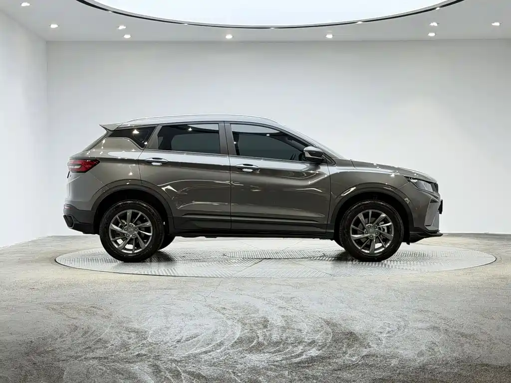 Фото 2 - Geely Binyue