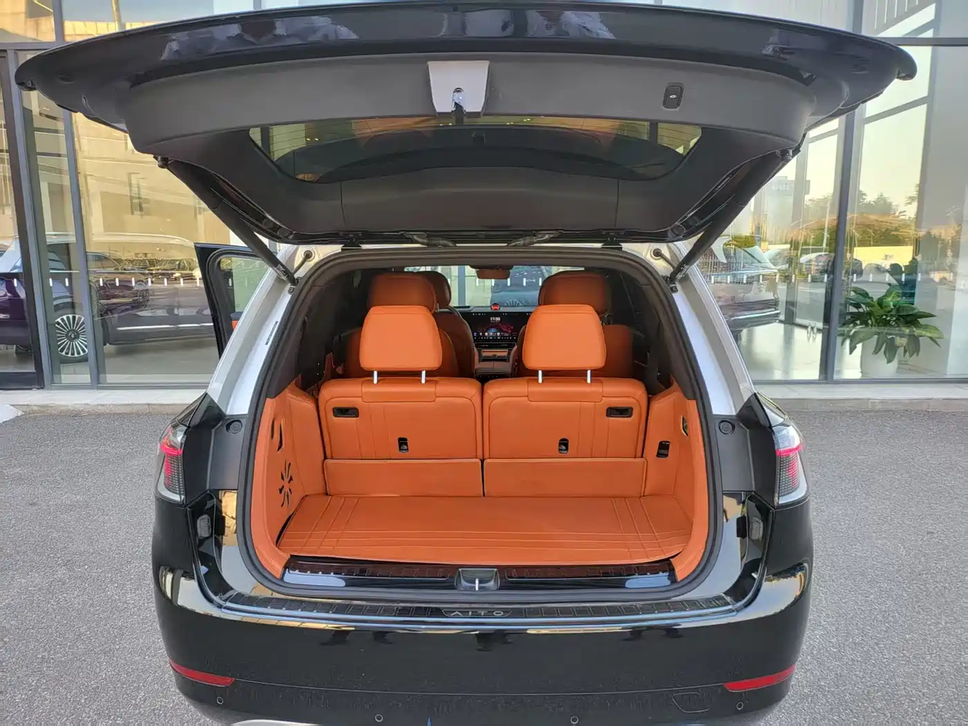 AITO Wenjie AITO M9 2024 Extended Range Ultra 42kWh 6-Seater фото 6