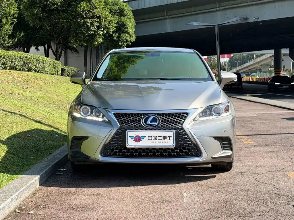 Фото 2 - Lexus CT