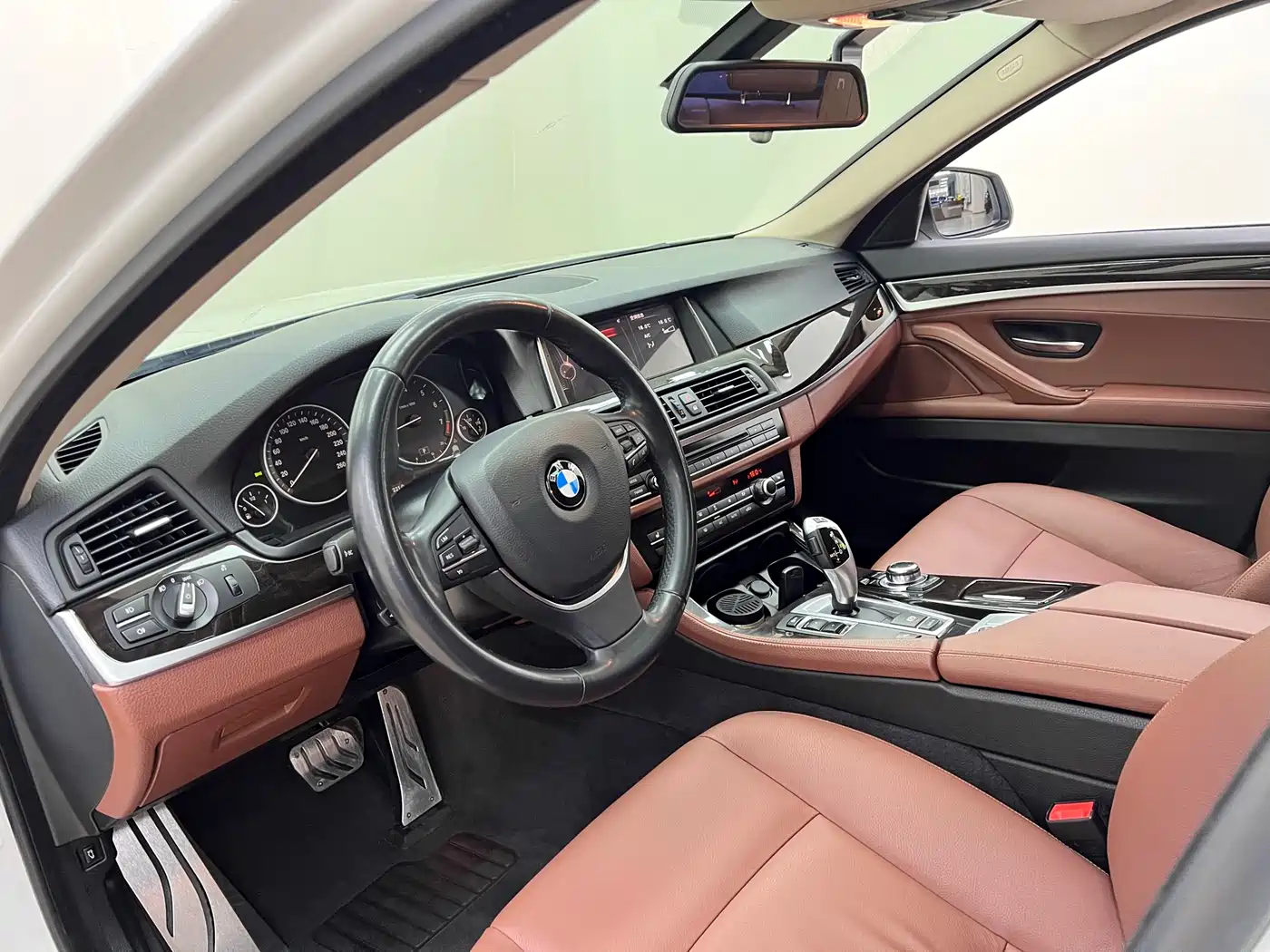 BMW 5 Series 2017 525Li Leading Edition фото 15