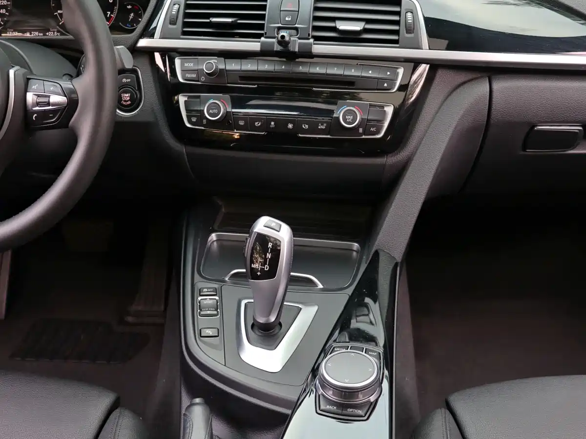 BMW 3 Series GT 2020 320i M Sport Package фото 15