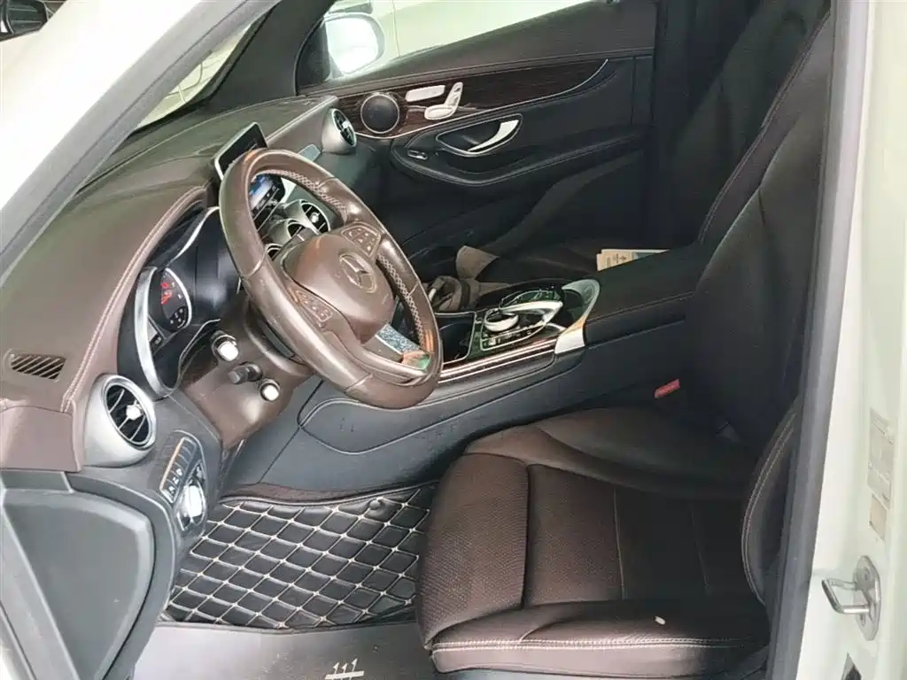 Mercedes-Benz GLC 2019 Facelift GLC 260 L 4MATIC Luxury фото 15