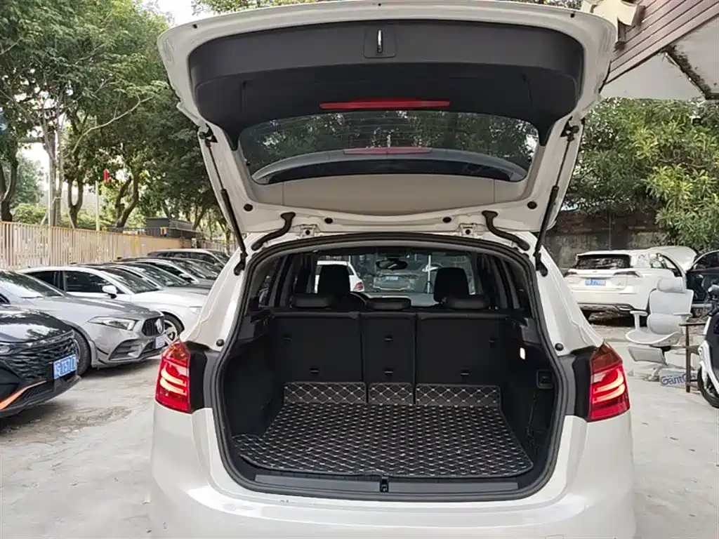 BMW 2 Series Touring 2016 220i Leading Model фото 19