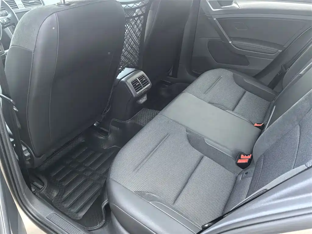 Volkswagen Golf 2020 Beloved Edition 280TSI DSG Comfort фото 11