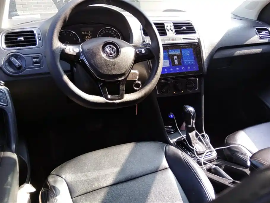Volkswagen Polo 2016 1.6L Automatic Comfort фото 12